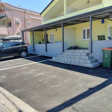 Apartmani Verica Karlobag Exterior photo