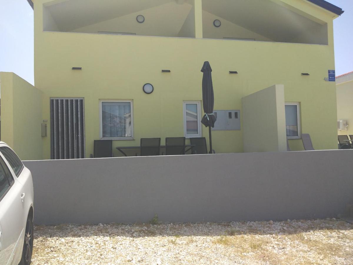 Apartmani Verica Karlobag Exterior photo
