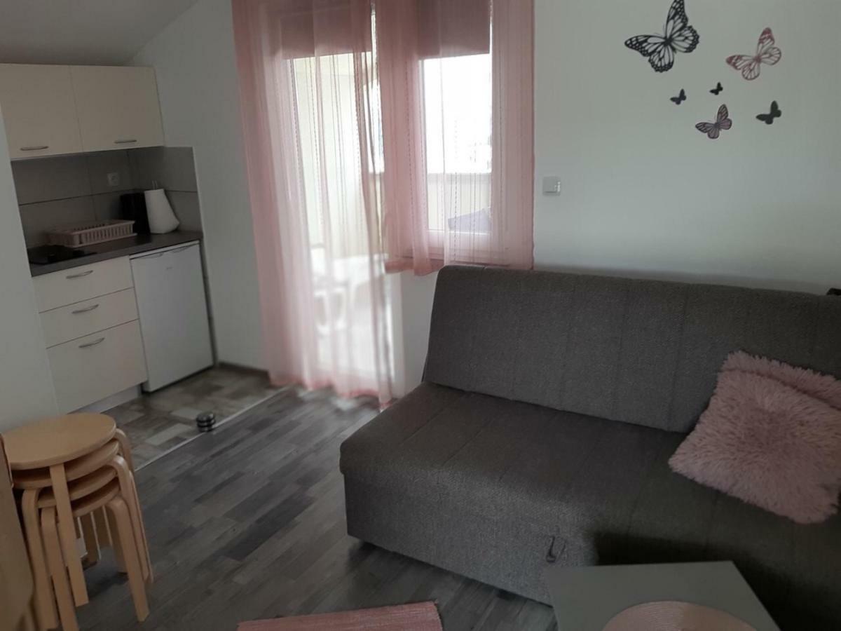 Apartmani Verica Karlobag Exterior photo