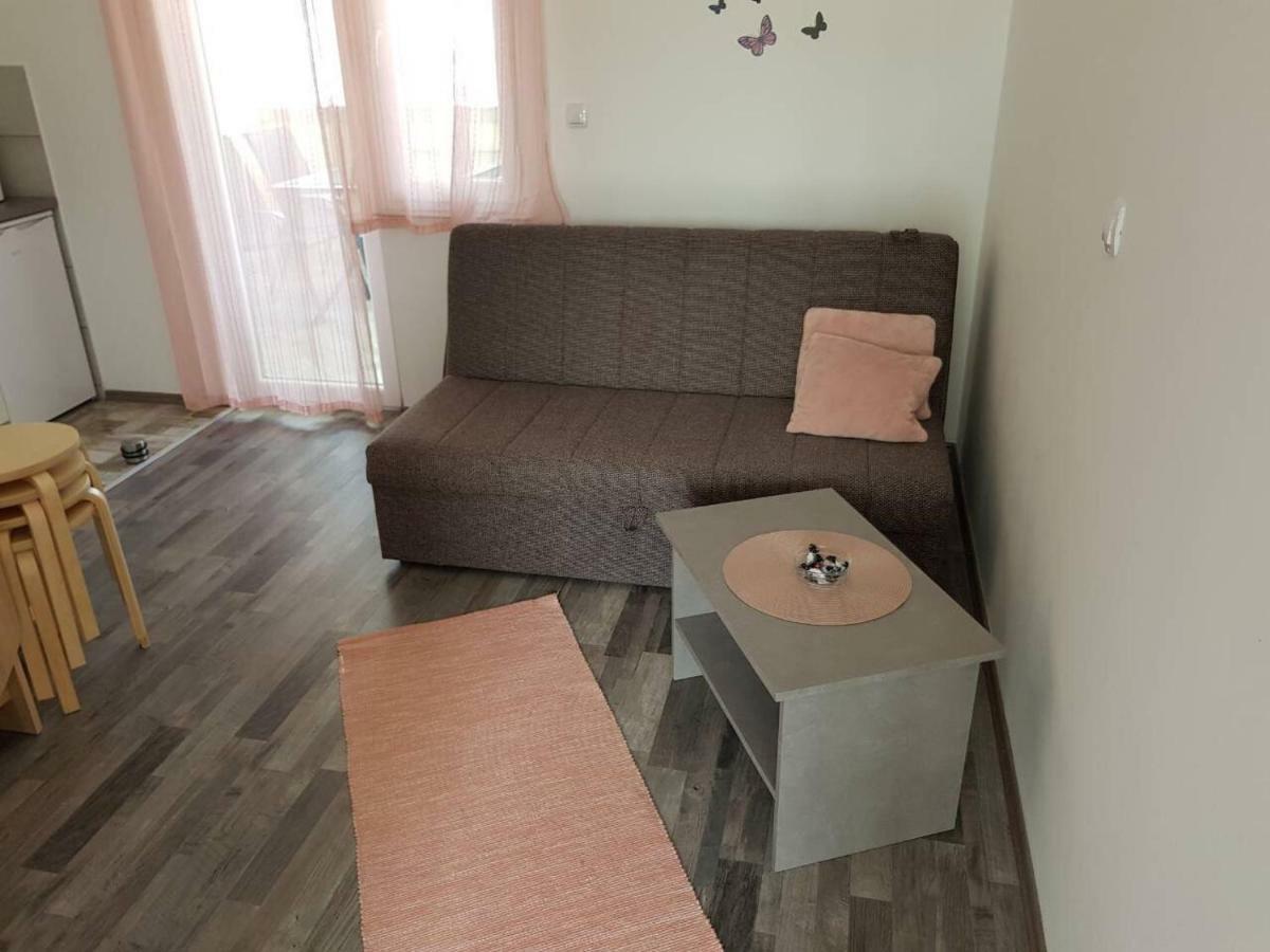 Apartmani Verica Karlobag Exterior photo
