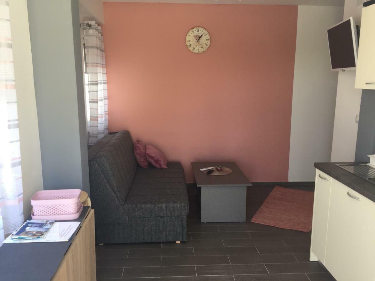 Apartmani Verica Karlobag Exterior photo